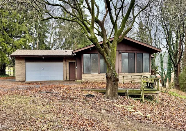 Homes for sale in Uniontown, OH | 2898 Canton Rd, Uniontown, OH 44685 | MLS# 5178704