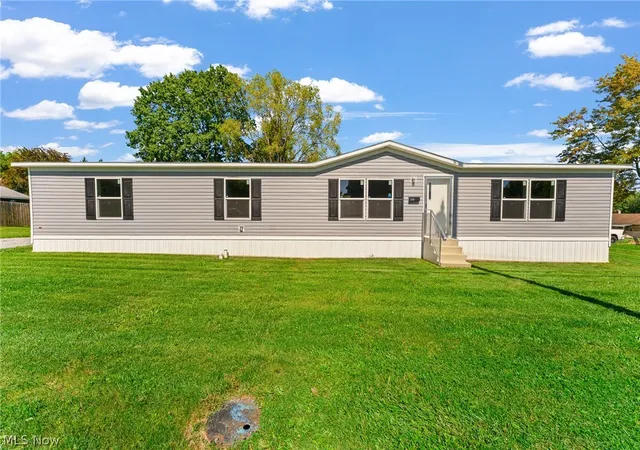 Photo 1 of Single family home for sale at 541 Lincoln Ave, Struthers, OH 44471 | MLS# 5178786 | Listing updated on 2026-09-28
