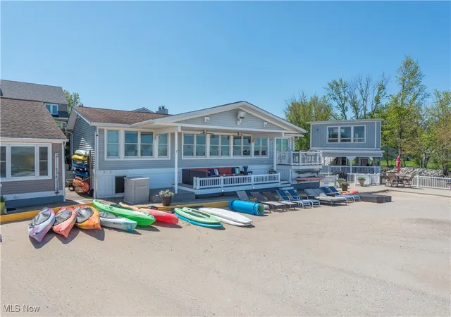 Homes for sale in Vermilion, OH | 13005 W Lake Rd, Vermilion, OH 44089 | MLS# 5179129