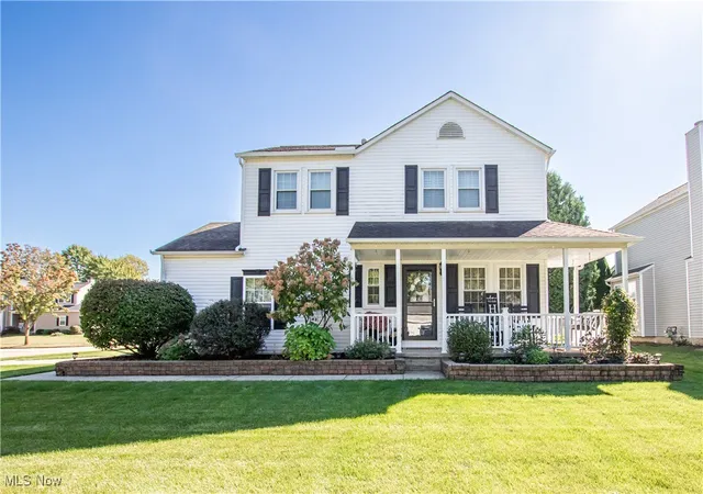 Photo 2 of Sale Pending at 920 Yorktown Dr, Medina, OH 44256 | MLS# 5175133 | Listing updated on 2026-01-06
