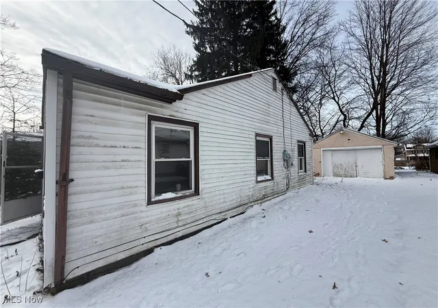 Photo 3 of Single family home for sale at 1146 Adelaide Ave Se, Warren, OH 44484 | MLS# 5178410 | Listing updated on 2026-06-24