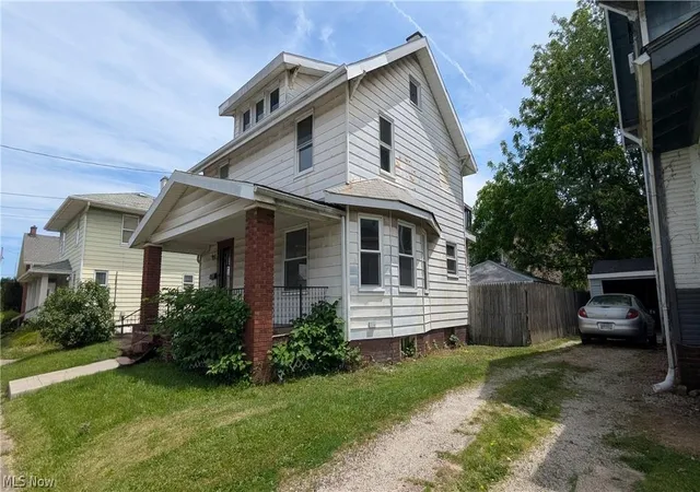 3rd image of 616 Maryland Ave Sw, Canton, OH 44710 | MLS# 5179532