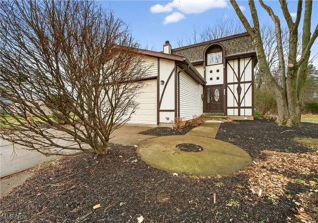 Homes for sale in Amherst, OH | 578 N Main St, Amherst, OH 44001 | MLS# 5178909