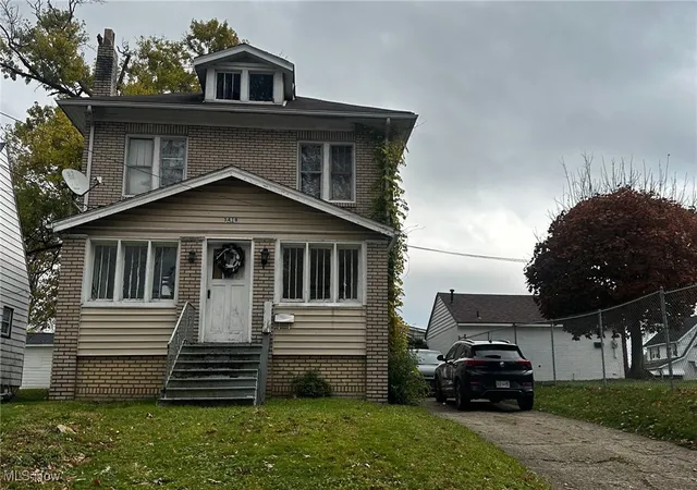 Photo 1 of Single family home for sale at 3419 Hillman St, Youngstown, OH 44507 | MLS# 5181332 | Listing updated on 2026-02-03