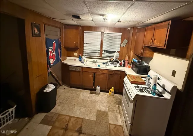 Photo 3 of Single family home for sale at 3419 Hillman St, Youngstown, OH 44507 | MLS# 5181332 | Listing updated on 2026-02-03