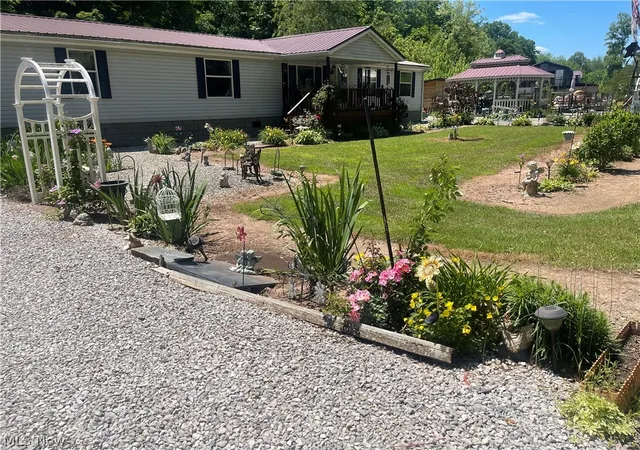 Homes for sale in Gandeeville, WV | 4362 Charleston Road, Gandeeville, WV 25243 | MLS# 5181679