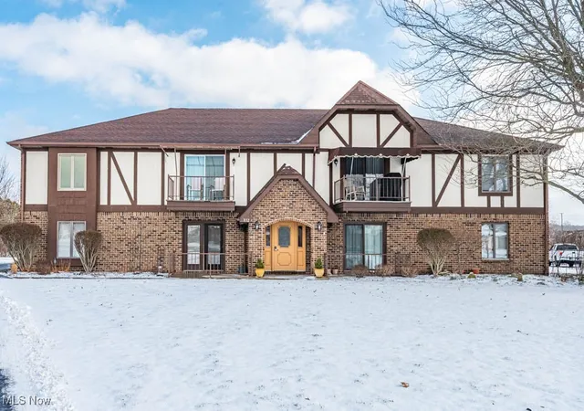 1st image of 852 Pearson Cir #3, Youngstown, OH 44512 | MLS# 5182322