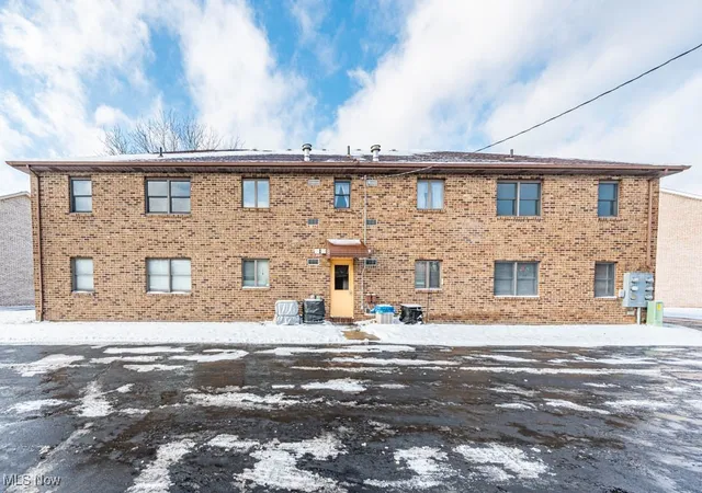2nd image of 852 Pearson Cir #3, Youngstown, OH 44512 | MLS# 5182322