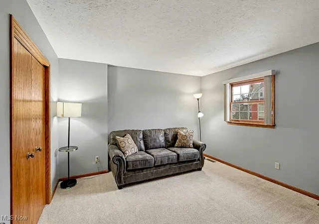 2nd image of 129 S 4th St, Marietta, OH 45750
