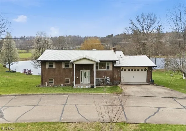 Homes for sale in Parkersburg, WV | 20 Mustang Acres, Parkersburg, WV 26104 | MLS# 5182560