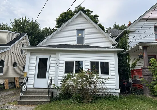Homes for sale in Cleveland, OH | 3201 Saratoga Ave, Cleveland, OH 44109 | MLS# 5183101