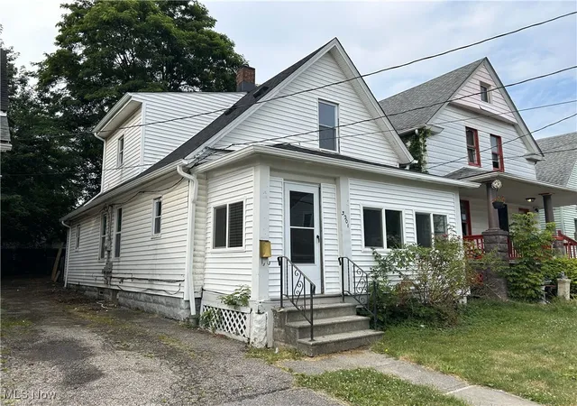Homes for sale in Cleveland, OH | 3201 Saratoga Ave, Cleveland, OH 44109 | MLS# 5183101