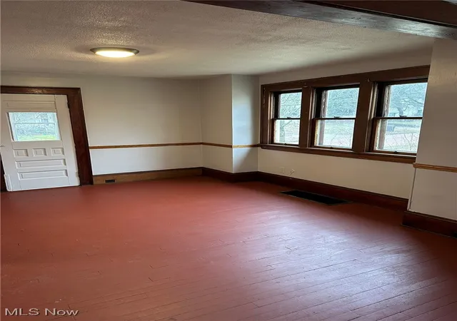 Photo 3 of Single family home for sale at 864 Forrest Dr, Akron, OH 44306 | MLS# 5180871 | Listing updated on 2026-08-28