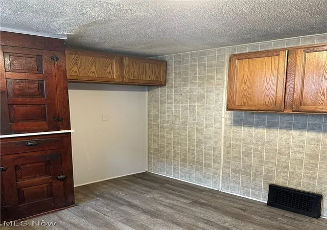Photo 4 of Single family home for sale at 864 Forrest Dr, Akron, OH 44306 | MLS# 5180871 | Listing updated on 2026-08-28