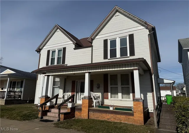 2nd image of 507 W 3rd St, Uhrichsville, OH 44683 | MLS# 5182289