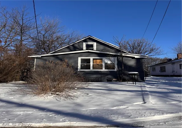 Homes for sale in Cleveland, OH | 7115 Park Ave, Cleveland, OH 44105 | MLS# 5183436