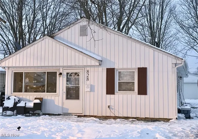 1st image of 828 S Logan St, Elyria, OH 44035 | MLS# 5183715