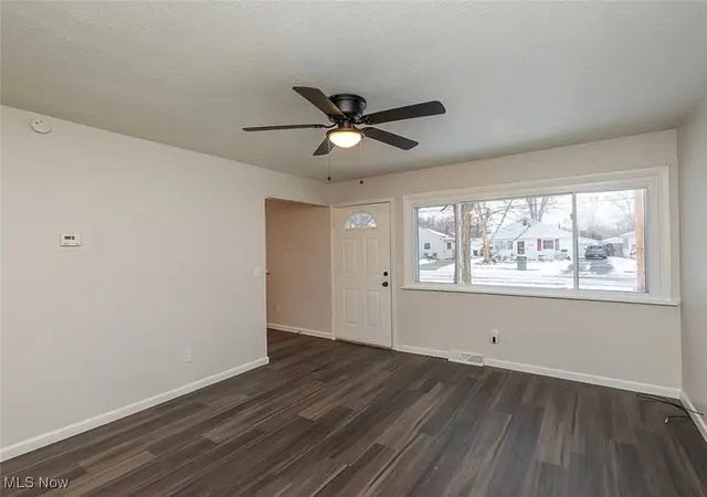 3rd image of 828 S Logan St, Elyria, OH 44035 | MLS# 5183715