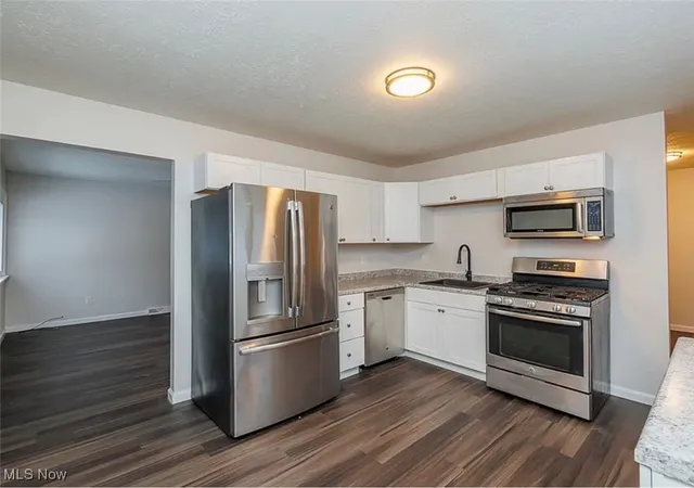 4th image of 828 S Logan St, Elyria, OH 44035 | MLS# 5183715