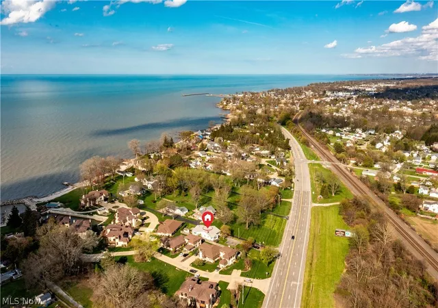 Homes for sale in Vermilion, OH | 14015 W Lake Rd, Vermilion, OH 44089 | MLS# 5183699