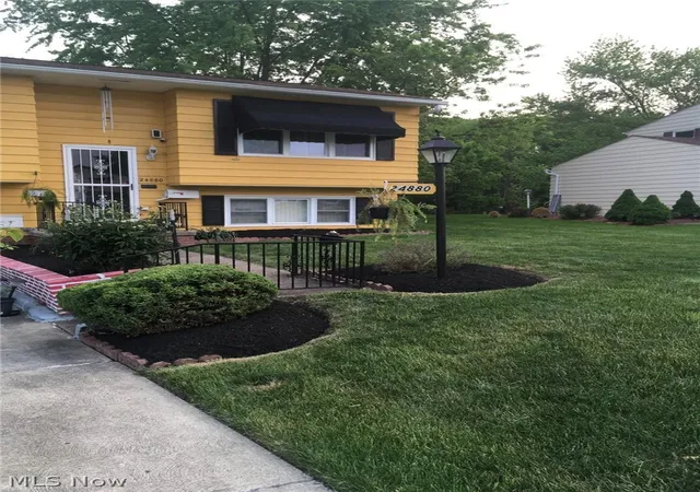 Homes for sale in Bedford Heights, OH | 24880 Ridgeline Dr, Bedford Heights, OH 44146 | MLS# 5184478