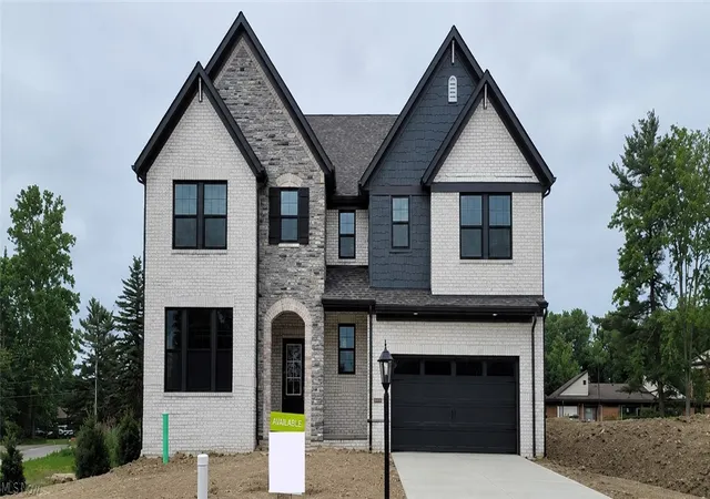 Homes for sale in North Royalton, OH | 7824 Harley Hills Dr, North Royalton, OH 44133 | MLS# 5184997