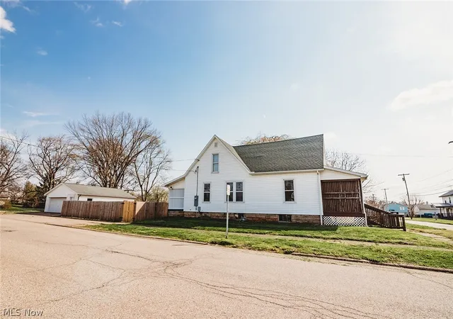 Homes for sale in Belpre, OH | 216 Blennerhassett Ave, Belpre, OH 45714 | MLS# 5185046