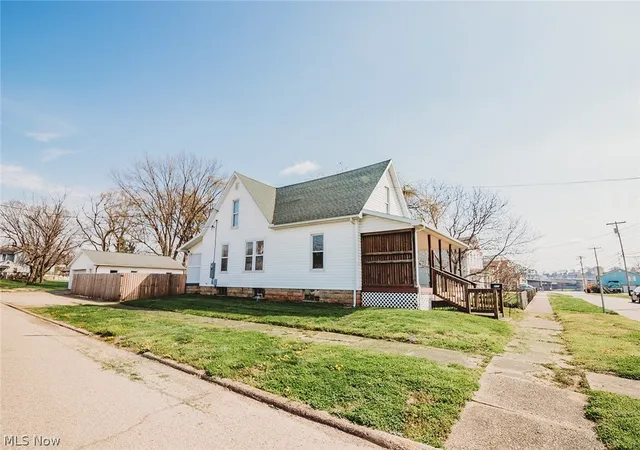 Homes for sale in Belpre, OH | 216 Blennerhassett Ave, Belpre, OH 45714 | MLS# 5185046