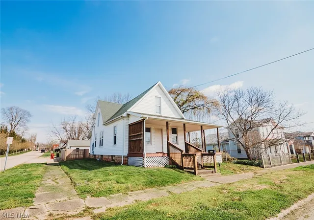 Homes for sale in Belpre, OH | 216 Blennerhassett Ave, Belpre, OH 45714 | MLS# 5185046