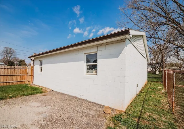 Homes for sale in Belpre, OH | 216 Blennerhassett Ave, Belpre, OH 45714 | MLS# 5185046