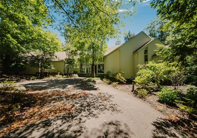 Single family home for sale at 999 Chestnut Run, Gates Mills, OH 44040 | MLS# 5184239