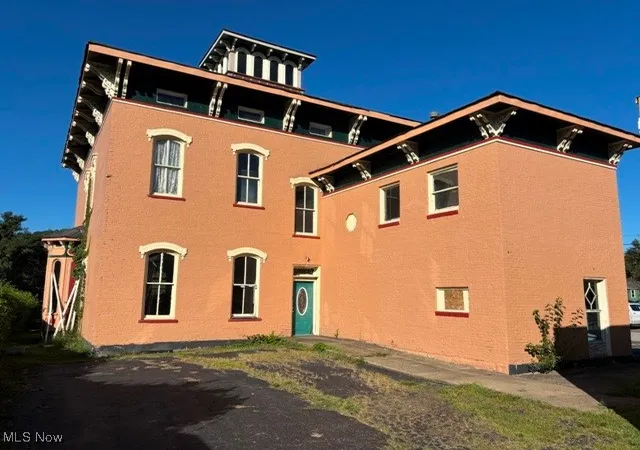 Photo 3 of Single family home for sale at 900 Ridge Ave, New Cumberland, WV 26047 | MLS# 5185424 | Listing updated on 2026-08-21