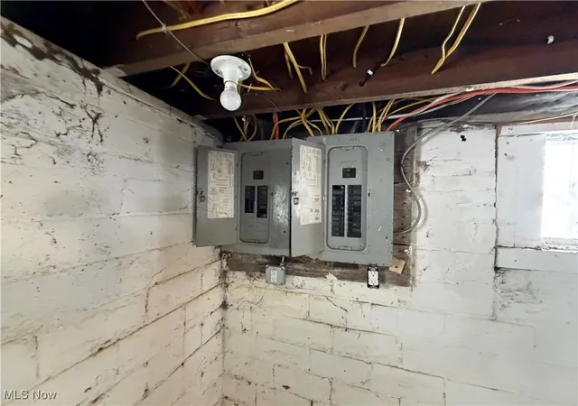 Listing Photo 2 - Condo for sale in building located at 3636 E 146th St, Cleveland, OH 44120 - Unit #