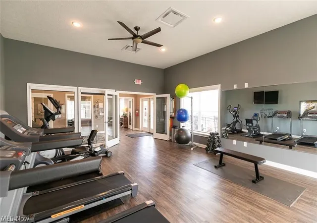 Listing Photo 2 - Condo for sale in building located at 5013 Coventry Cir, Huron, OH 44839 - Unit #