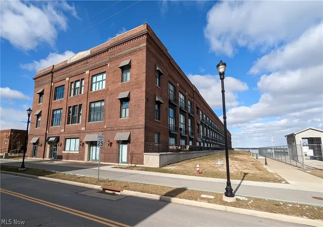 Homes for sale in Sandusky, OH | 401 W Shoreline Dr #96, Sandusky, OH 44870 | MLS# 5186263