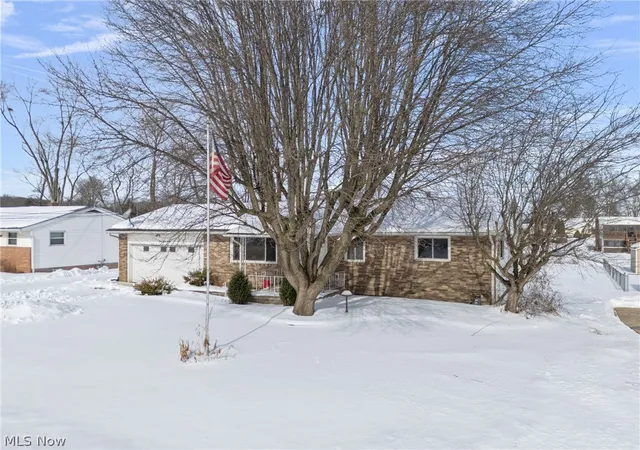 Photo 3 of Sale Pending at 337 33rd Street Sw, Canton, OH 44706 | MLS# 5186315 | Listing updated on 2026-03-26