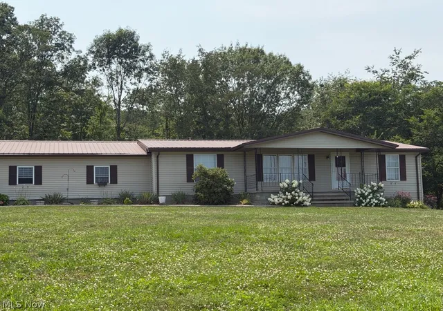 1st image of 1105 Pacific Rd Ne, Carrollton, OH 44615 | MLS# 5185115