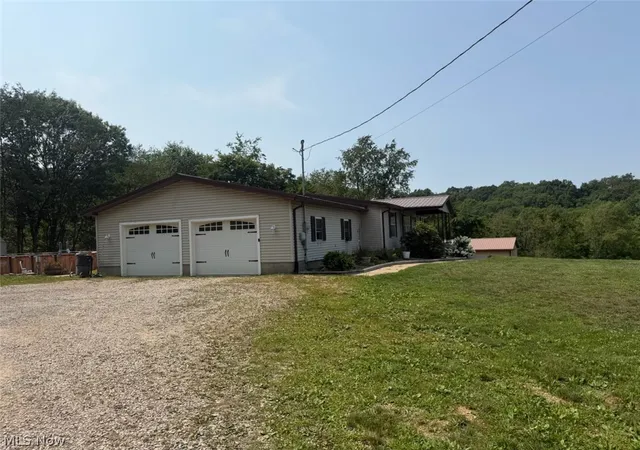 3rd image of 1105 Pacific Rd Ne, Carrollton, OH 44615 | MLS# 5185115