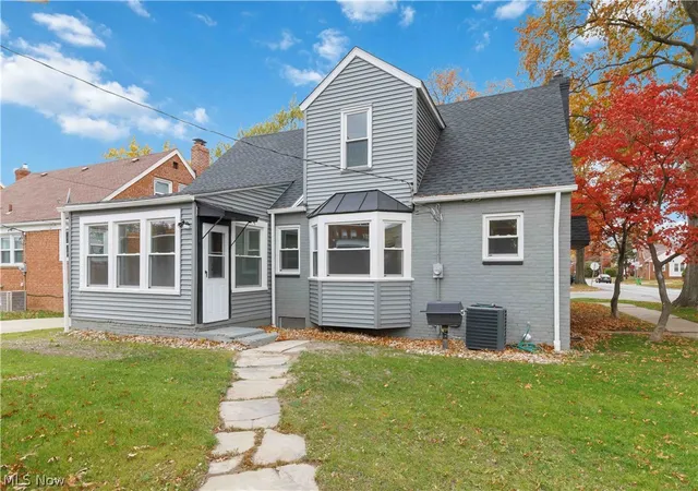 Homes for sale in South Euclid, OH | 3850 Colony Rd, South Euclid, OH 44118 | MLS# 5186741