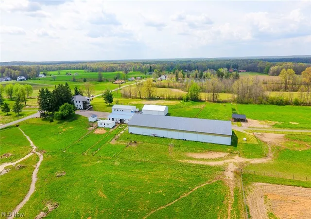 Photo 3 of Single family home for sale at 4194 Helsley Fusselman Rd, Southington, OH 44470 | MLS# 5186565 | Listing updated on 2026-07-08
