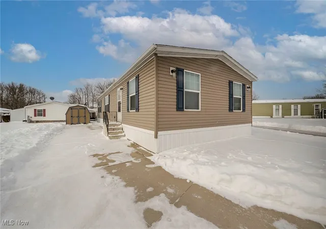 Photo 4 of Single family home for sale at 348 Robin Dr, Elyria, OH 44035 | MLS# 5184035 | Listing updated on 2026-04-06