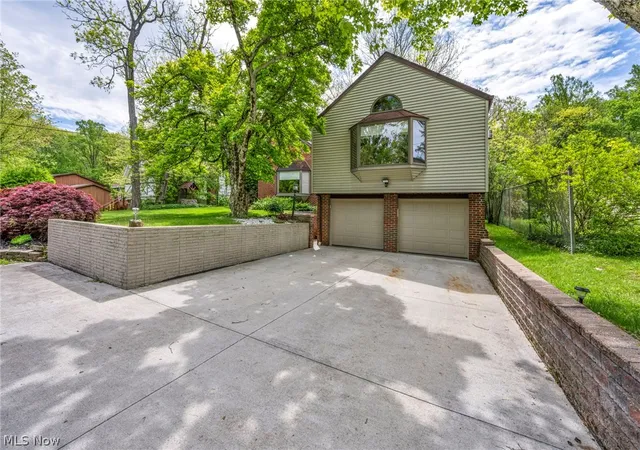 Photo 3 of Single family home for sale at 11259 Robson Rd, Grafton, OH 44044 | MLS# 5187460 | Listing updated on 2026-07-27