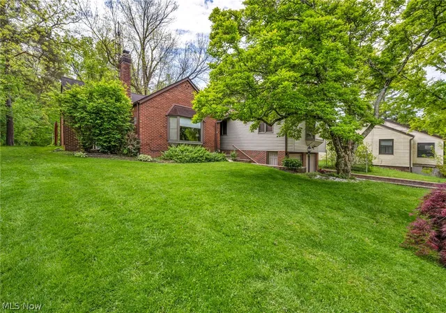 Photo 4 of Single family home for sale at 11259 Robson Rd, Grafton, OH 44044 | MLS# 5187460 | Listing updated on 2026-07-27