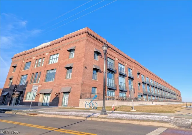 Homes for sale in Sandusky, OH | 401 W Shoreline Dr #136, Sandusky, OH 44870 | MLS# 5187319