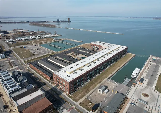 Homes for sale in Sandusky, OH | 401 W Shoreline Dr #136, Sandusky, OH 44870 | MLS# 5187319