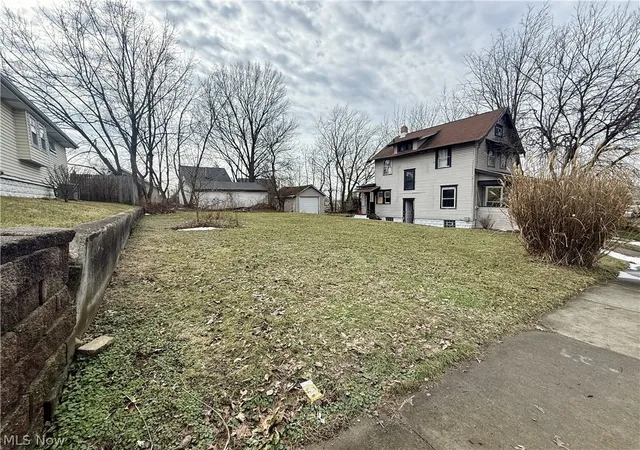 2nd image of 26 Brighton Dr, Akron, OH 44301 | MLS# 5187649