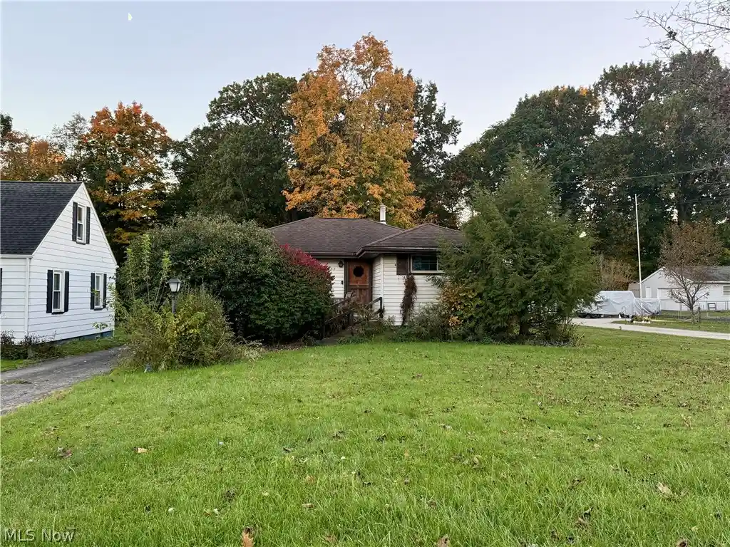Photo 1 of Single family home for sale at 237 Shields Rd, Youngstown, OH 44512 | MLS# 5187636 | Listing updated on 2026-10-19