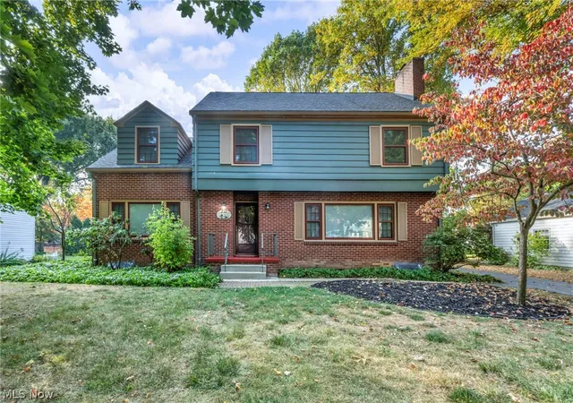 Photo 2 of Sale Pending at 232 Edna St, Youngstown, OH 44514 | MLS# 5184765 | Listing updated on 2026-07-13