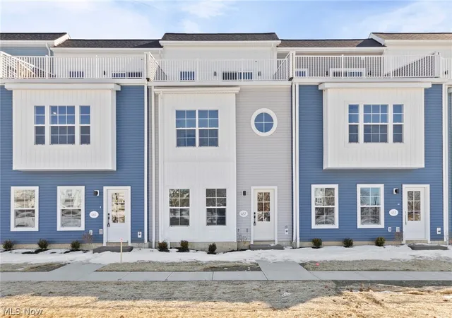 Homes for sale in Lorain, OH | 457 Harbor Ln, Lorain, OH 44052 | MLS# 5188485