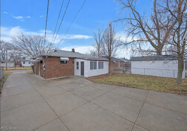 28th image of 6377 Ledgebrook Dr, Brook Park, OH 44142 | MLS# 5188117